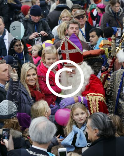 Schevenigen 17 november 2012
Prinses Maxima met Amalia Ariane en Alexia bij binnenkomst Sinterklaas in scheveningen.
Peter Smulders bv