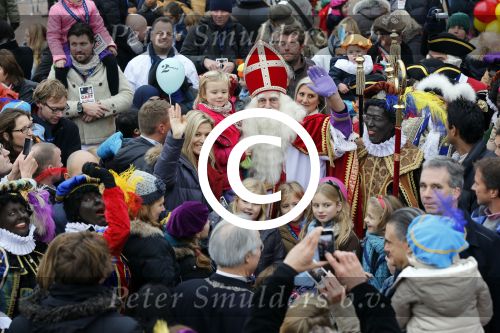Schevenigen 17 november 2012
Prinses Maxima met Amalia Ariane en Alexia bij binnenkomst Sinterklaas in scheveningen.
Peter Smulders bv