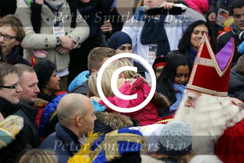 Schevenigen 17 november 2012
Prinses Maxima met Amalia Ariane en Alexia bij binnenkomst Sinterklaas in scheveningen.
Peter Smulders bv
