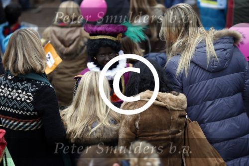 Schevenigen 17 november 2012
Prinses Maxima met Amalia Ariane en Alexia bij binnenkomst Sinterklaas in scheveningen.
Peter Smulders bv