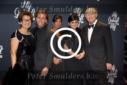 Amsterdam 11 november 2012
Premiere Zij gelooft in mij in het nieuwe de la mar. Roxeanne Andre en Rachel Hazes met Joop en Janine v d Ende
Peter Smulders bv