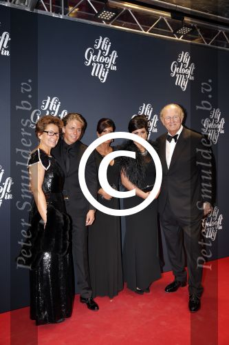 Amsterdam 11 november 2012
Premiere Zij gelooft in mij in het nieuwe de la mar. Roxeanne Andre en Rachel Hazes met Joop en Janine v d Ende
Peter Smulders bv