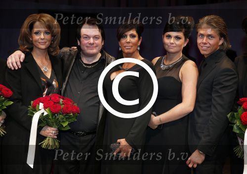 Amsterdam 11 november 2012
Premiere Zij gelooft in mij in het nieuwe de la mar. cast met oa Martijn Fischer Chantal janzen Hajo Bruins en Cees Geel. Rachel Dre en Roxeanne Hazes waren natuurlijk aanwezig.
Peter Smulders bv