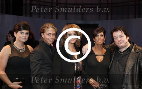 Amsterdam 11 november 2012
Premiere Zij gelooft in mij in het nieuwe de la mar. cast met oa Martijn Fischer Chantal janzen Hajo Bruins en Cees Geel. Rachel Dre en Roxeanne Hazes waren natuurlijk aanwezig.
Peter Smulders bv