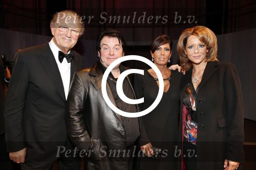 Amsterdam 11 november 2012
Premiere Zij gelooft in mij in het nieuwe de la mar. cast met oa Martijn Fischer Chantal janzen Hajo Bruins en Cees Geel. Rachel Dre en Roxeanne Hazes waren natuurlijk aanwezig.alsmede Joop v d Ende
Peter Smulders bv