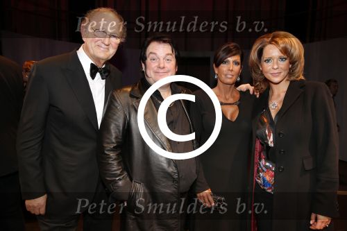 Amsterdam 11 november 2012
Premiere Zij gelooft in mij in het nieuwe de la mar. cast met oa Martijn Fischer Chantal janzen Hajo Bruins en Cees Geel. Rachel Dre en Roxeanne Hazes waren natuurlijk aanwezig.alsmede Joop v d Ende
Peter Smulders bv