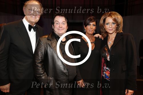 Amsterdam 11 november 2012
Premiere Zij gelooft in mij in het nieuwe de la mar. cast met oa Martijn Fischer Chantal janzen Hajo Bruins en Cees Geel. Rachel Dre en Roxeanne Hazes waren natuurlijk aanwezig.alsmede Joop v d Ende
Peter Smulders bv