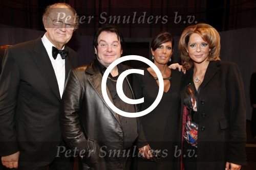 Amsterdam 11 november 2012
Premiere Zij gelooft in mij in het nieuwe de la mar. cast met oa Martijn Fischer Chantal janzen Hajo Bruins en Cees Geel. Rachel Dre en Roxeanne Hazes waren natuurlijk aanwezig.alsmede Joop v d Ende
Peter Smulders bv