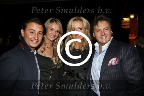 Blaricum 4 november 2012
Gala stop kinder misbruik bij red sun. rene Natasja en danny Froger met vriendin en Grant and Forsyth
Peter Smulders bv