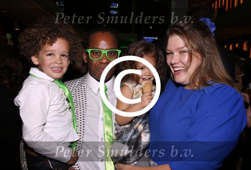 Amsterdam 4 november 2012
Premiere Shrek in het theater van de RAI. Rogier Komproe met vrouw en kinderen
Peter Smulders bv