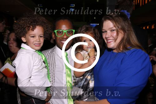 Amsterdam 4 november 2012
Premiere Shrek in het theater van de RAI. Rogier Komproe met vrouw en kinderen
Peter Smulders bv