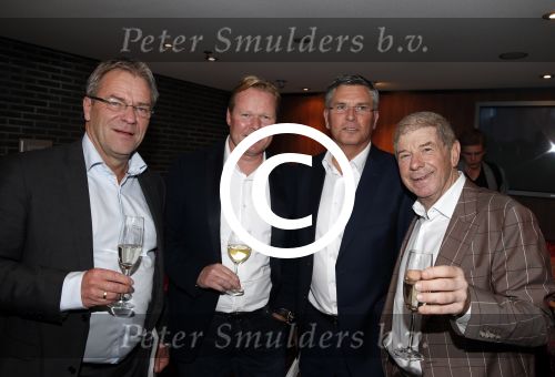 Ridderkerk 20 november 2012
Presentatie blad helden met Ronald en Bartina Koeman op de cover. Ronald met Martin v Geel Eric Gudde en Frits Barend
Peter Smulders bv
