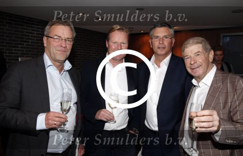 Ridderkerk 20 november 2012
Presentatie blad helden met Ronald en Bartina Koeman op de cover. Ronald met Martin v Geel Eric Gudde en Frits Barend
Peter Smulders bv