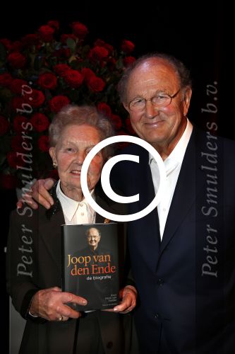 Amsterdam 24 oktober 2012
Presentatie boek/biografie Joop v d Ende in het nieuwe de la mar theater. Joop met uzs
Peter Smulders bv