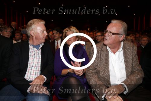 Amsterdam 24 oktober 2012
Presentatie boek/biografie Joop v d Ende in het nieuwe de la mar theater. Simone Kleinsma Guus verstraeten en Andre v Duin
Peter Smulders bv