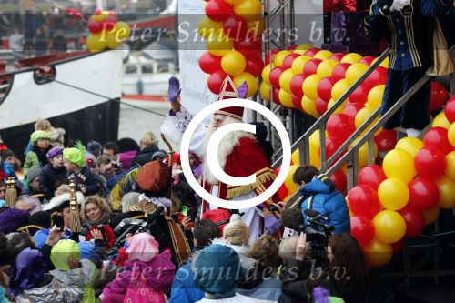 Schevenigen 17 november 2012
Prinses Maxima met Amalia Ariane en Alexia bij binnenkomst Sinterklaas in scheveningen.
Peter Smulders bv