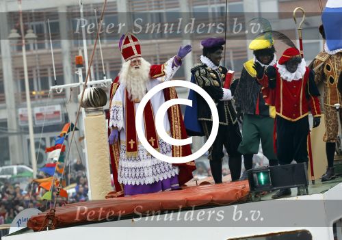 Schevenigen 17 november 2012
Prinses Maxima met Amalia Ariane en Alexia bij binnenkomst Sinterklaas in scheveningen.
Peter Smulders bv