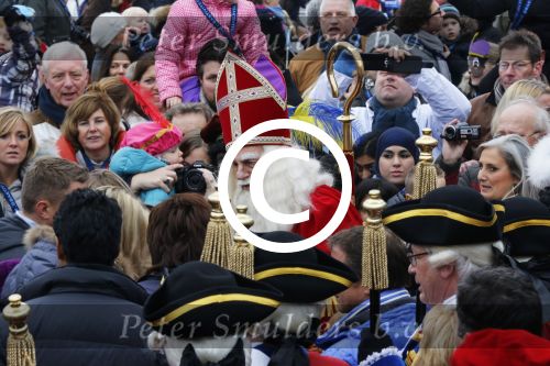 Schevenigen 17 november 2012
Prinses Maxima met Amalia Ariane en Alexia bij binnenkomst Sinterklaas in scheveningen.
Peter Smulders bv