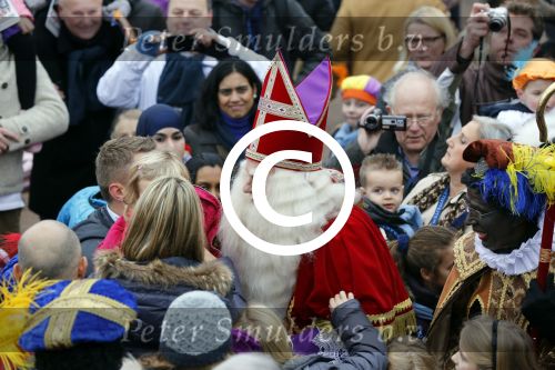 Schevenigen 17 november 2012
Prinses Maxima met Amalia Ariane en Alexia bij binnenkomst Sinterklaas in scheveningen.
Peter Smulders bv