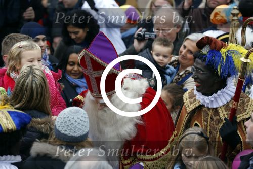 Schevenigen 17 november 2012
Prinses Maxima met Amalia Ariane en Alexia bij binnenkomst Sinterklaas in scheveningen.
Peter Smulders bv