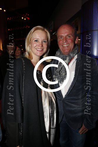 Amsterdam 18 november 2012
100 keer het blad de linda. Vandaar een feestje met div optredens in de HMH Heineken Music Hall. Sonja Bakker zwanger met vriend Jan reus
Peter Smulders bv