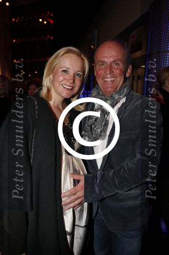 Amsterdam 18 november 2012
100 keer het blad de linda. Vandaar een feestje met div optredens in de HMH Heineken Music Hall. Sonja Bakker zwanger met vriend Jan reus
Peter Smulders bv
