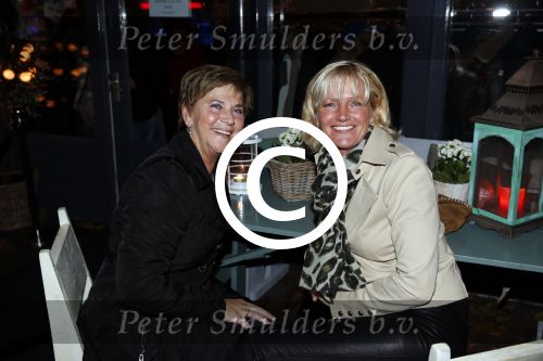 Hoorn 3 oktober 2012
Feest  verjaardagen Sonja Bakker (38) en Jan Reus (50) waar Jan Sonja ten Huwelijk vraagt en zij Ja zegt. Ook al hun kinderen waren aanwezig. Sonja is 7 maanden zwanger van hun eerste kind samen.
Peter Smulders bv