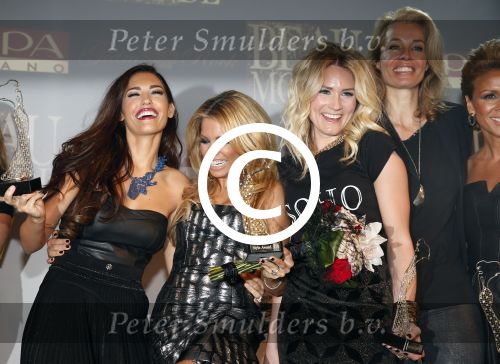 Amsterdam 12 november 2012
Uitreiking beau monde awards. Sylvie v d Vaart Yolanthe Sneijder Cabau Nikkie Plessen Frederique v d Wal en Leontien Zijlaard v Moorsel zijn de prijswinnaars.
Peter Smulders bv