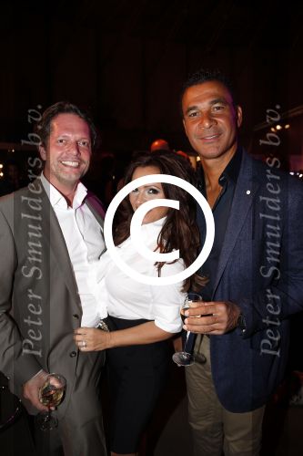 Amsterdam 13 oktober 2012
VIP avond LAF beurs bij westergasfabriek. tatjana met Ruud Gullit en Guido den Aantrekker
Peter Smulders bv