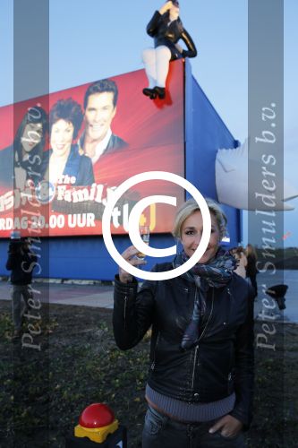 Hoofddorp 31 oktober 2012
Presentatei Abri reclame billboard van Ushi door Wendy v Dijk.
Peter Smulders bv