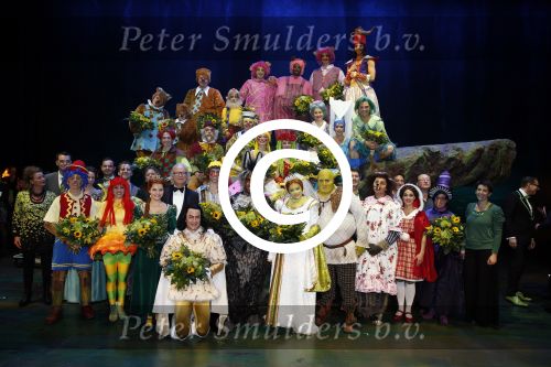 Amsterdam 4 november 2012
Premiere Shrek in het theater van de RAI. Cast met oa William Spaaij Kim Lian v d Meij Rogier Komproe en Paul Groot
Peter Smulders bv