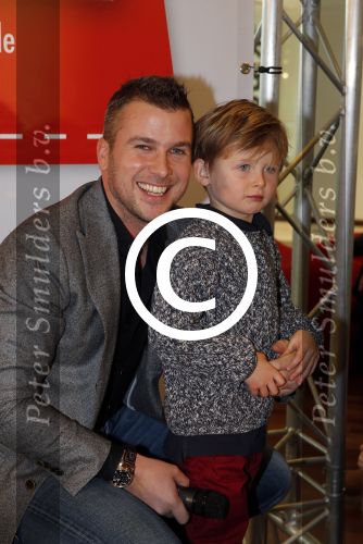 Amsterdam 13 november 2012
Presentatie Douwe Egberts sinterklaasboeken in de bibliotheek
met Carice v Houten Jan Terlouw Herman Finkers en Winston Gerschtanowitz. Winston met zoon Julian
Peter Smulders bv