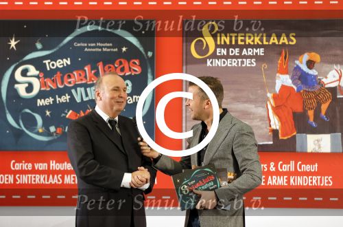 Amsterdam 13 november 2012
Presentatie Douwe Egberts sinterklaasboeken in de bibliotheek
met Carice v Houten Jan Terlouw Herman Finkers en Winston Gerschtanowitz.
Peter Smulders bv