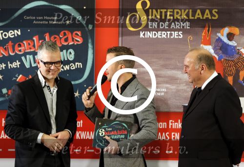 Amsterdam 13 november 2012
Presentatie Douwe Egberts sinterklaasboeken in de bibliotheek
met Carice v Houten Jan Terlouw Herman Finkers en Winston Gerschtanowitz.
Peter Smulders bv