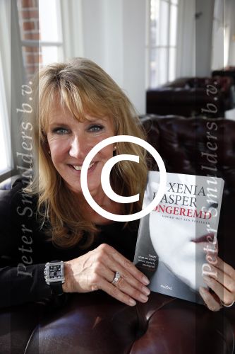 Amsterdam 5 november 2012
Xenia Kasper met haar nieuwe boek ongeremd.
Peter Smulders bv