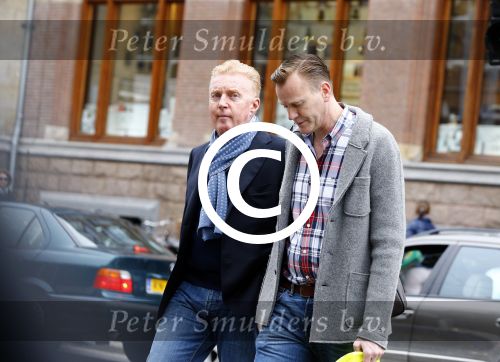 Amsterdam 25 oktober 2013
Andre v Duin met zijn partner Martin op straat in amsterdam zuid.