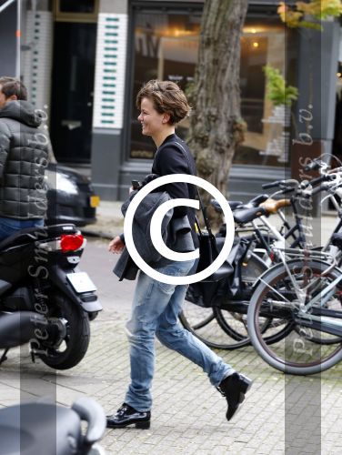 Amsterdam 18 oktober 2013
Angela Schijf doet de laatste boodschappen voordat ze naar de televizierring gaat waar Flinkken maastricht genomineerd is