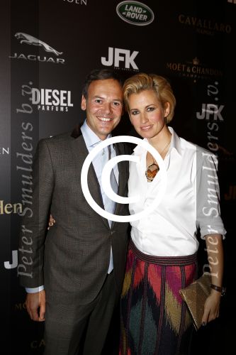Amsterdam 1 november 2013
Uitreiking van de jfk s greatest man award in de harbour club.
Anouk Smulders met Diederik Reitsma van BMW nederland