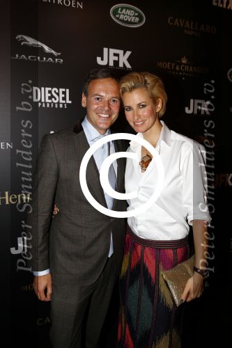 Amsterdam 1 november 2013
Uitreiking van de jfk s greatest man award in de harbour club.
Anouk Smulders met Diederik Reitsma van BMW nederland