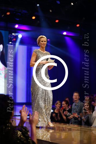 Hilversum 21 oktober 2013
Anouk Smulders presenteert de finale van Hollands next top model HNTM in studio 21 . de finalisten zijn Bo Anke Nikki en Delorian. Nikki wordt uiteindelijk HNTM.
