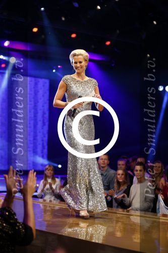 Hilversum 21 oktober 2013
Anouk Smulders presenteert de finale van Hollands next top model HNTM in studio 21 . de finalisten zijn Bo Anke Nikki en Delorian. Nikki wordt uiteindelijk HNTM.