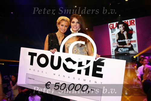 Hilversum 21 oktober 2013
Anouk Smulders presenteert de finale van Hollands next top model HNTM in studio 21 . de finalisten zijn Bo Anke Nikki en Delorian. Nikki wordt uiteindelijk HNTM.