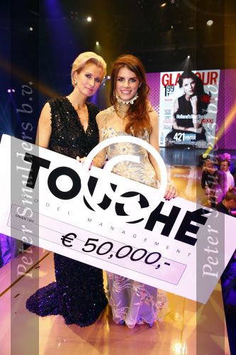 Hilversum 21 oktober 2013
Anouk Smulders presenteert de finale van Hollands next top model HNTM in studio 21 . de finalisten zijn Bo Anke Nikki en Delorian. Nikki wordt uiteindelijk HNTM.