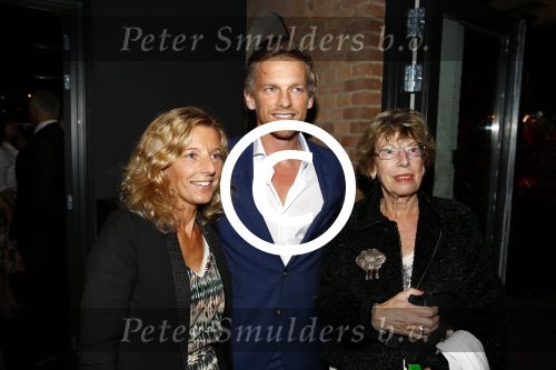 Amsterdam 1 november 2013
Uitreiking van de jfk s greatest man award in de harbour club.
barry Atsma met ...