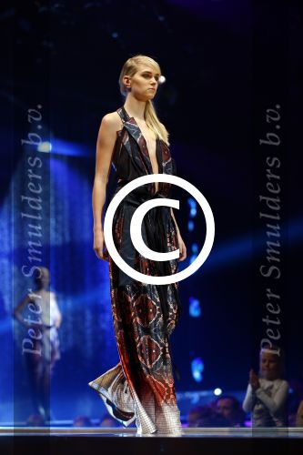 Hilversum 21 oktober 2013
Anouk Smulders presenteert de finale van Hollands next top model HNTM in studio 21 . de finalisten zijn Bo Anke Nikki en Delorian. Nikki wordt uiteindelijk HNTM.