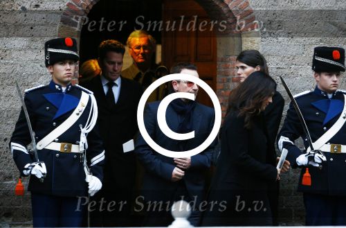 Delft 2 november 2013
Herdenkingsdienst voor prins Friso in de grote kerk in Delft. 
Bono U2 met zijn vrouw
