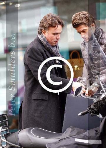 Amsterdam 10 november 2013
Camiel Eurlings doet boodschappen op de pc hooftstraat