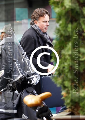 Amsterdam 10 november 2013
Camiel Eurlings doet boodschappen op de pc hooftstraat