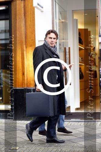 Amsterdam 10 november 2013
Camiel Eurlings doet boodschappen op de pc hooftstraat