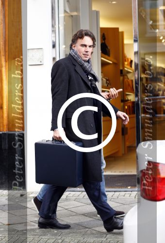 Amsterdam 10 november 2013
Camiel Eurlings doet boodschappen op de pc hooftstraat